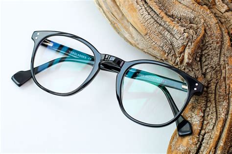 keyhole bridge eyeglasses|keyhole and saddle on glasses.